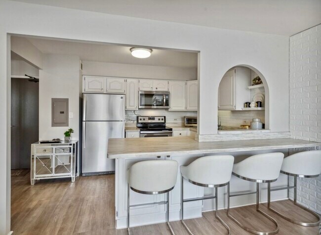 Foto del edificio - 3930 N Pine Grove Ave