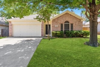 Building Photo - 3933 Parkhaven Dr