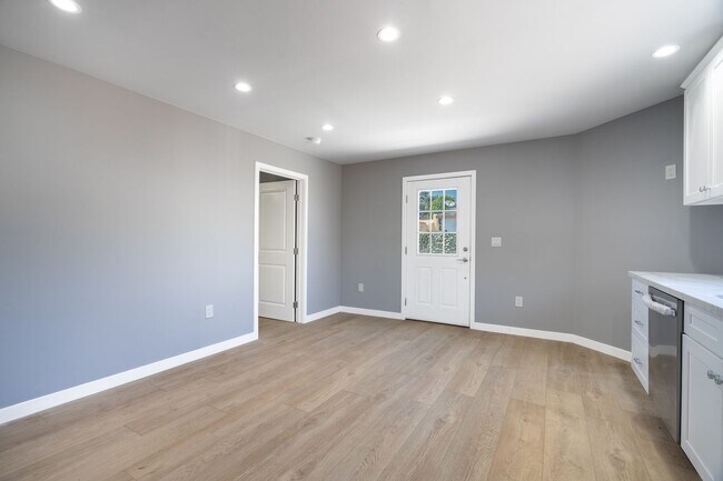 Building Photo - 1049 W 62nd St