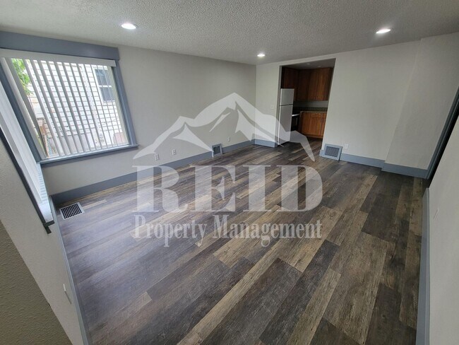 Foto del edificio - Centrally Located Bremerton Home With Partial View of Sinclair Inlet from Deck