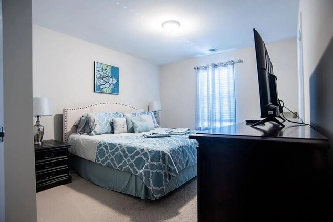 Building Photo - Lakeview Commons Townhouse for Rent