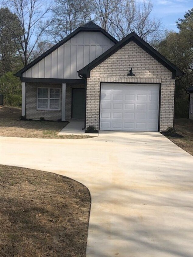 Foto principal - 1360 W Jackson Street