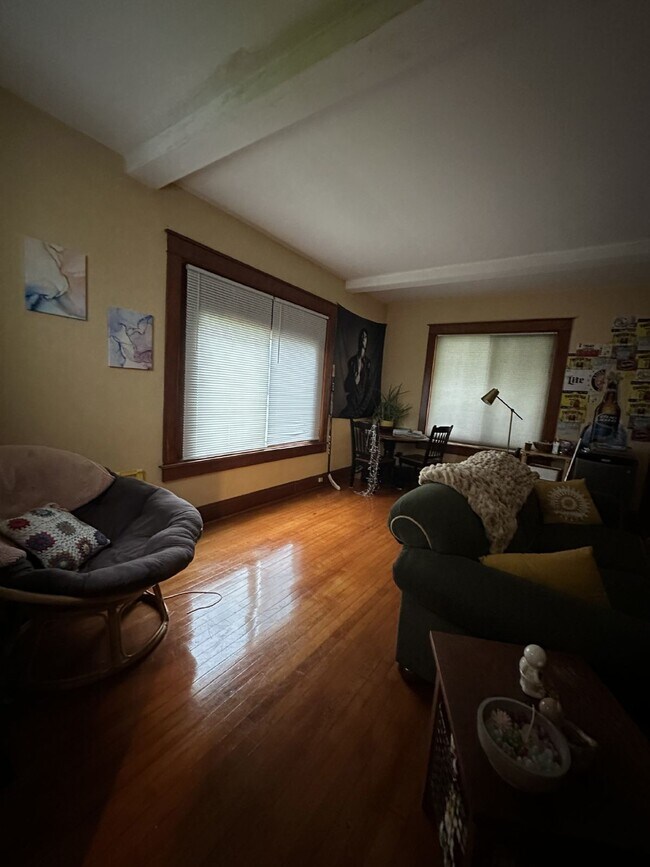 Foto del edificio - Nice 3 Bed 1 Bath near UWEC! Available June 1st
