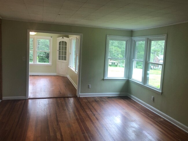 Building Photo - 3022 Livingston Rd