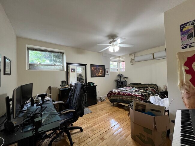 Foto del edificio - 1614 Beacon St