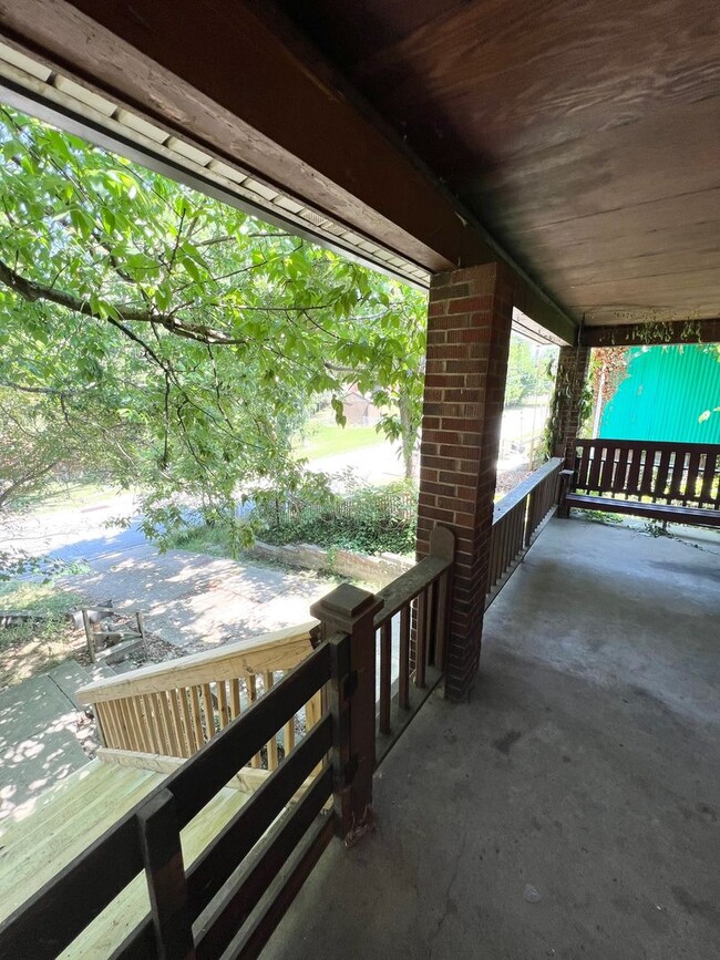 Building Photo - Newly Renovated 2 Bedroom 1 Bathroom in Verona- Garage and Stainless Appliances