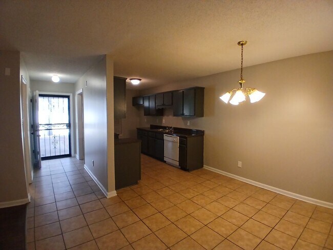 Building Photo - Charming updated 3 bedroom 2.5 bath home -...