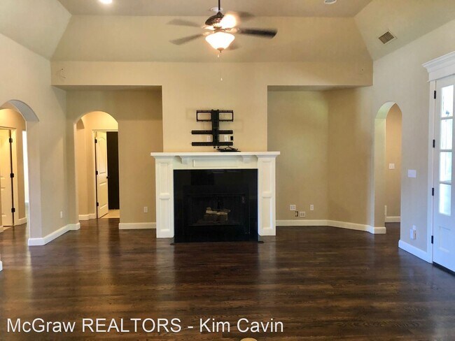 Foto del edificio - 4 br, 3 bath House - 3949 N. Narcissus Ave.