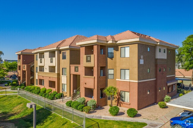 Building Photo - SolVida Central