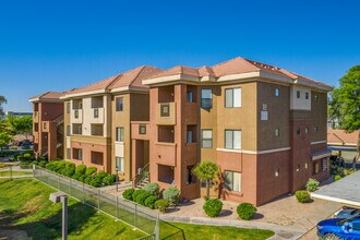 Building Photo - SolVida Central