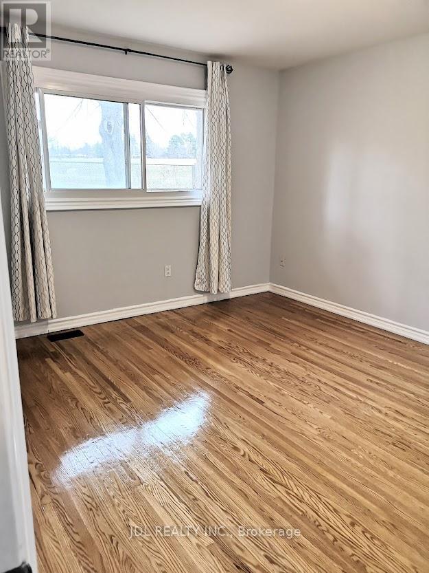 Photo du bâtiment - 36 McNicoll Ave