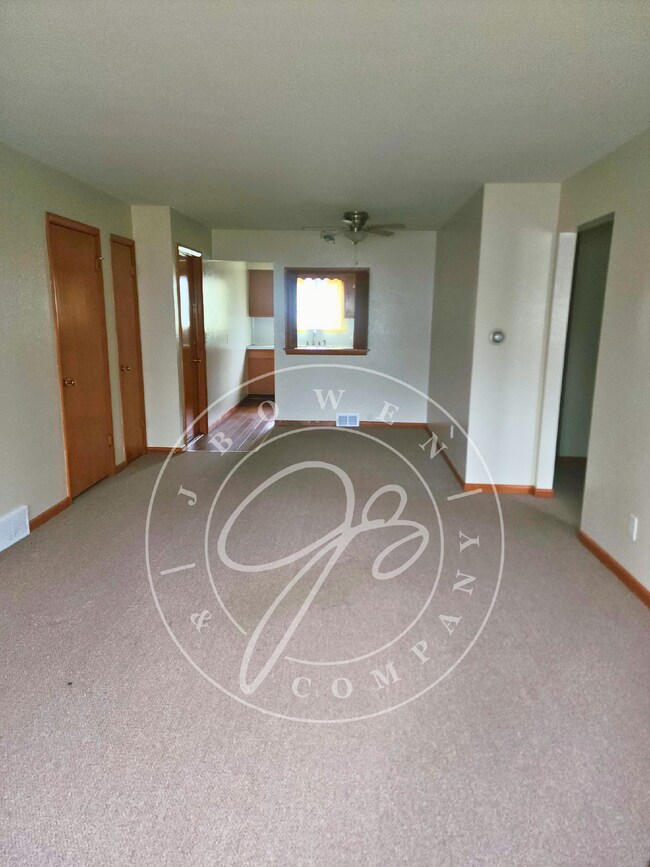 Foto del edificio - 2 bedroom- Perrysburg School District! Ready to call home!