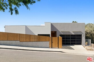 Building Photo - 3750 Roberta St