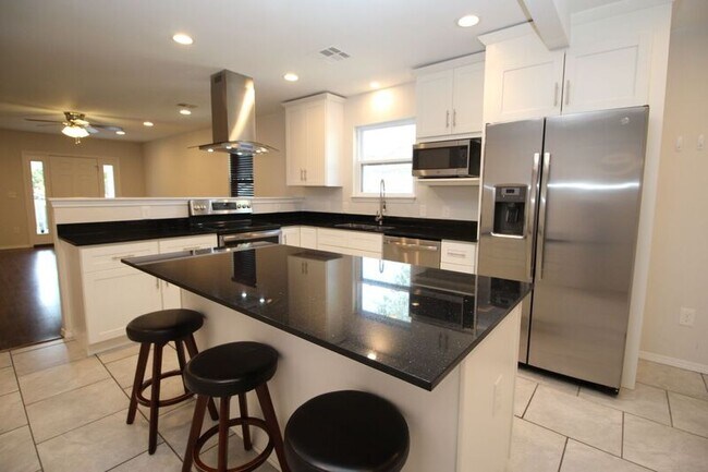 Foto del edificio - 243 N Yukon Ave
