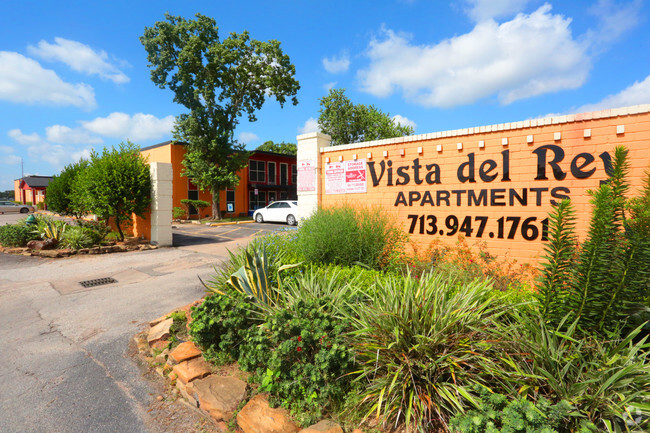 Exterior - Vista Del Rey Apartments