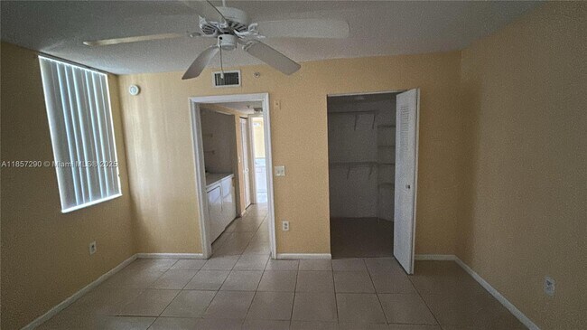Foto del edificio - 2103 Renaissance Blvd