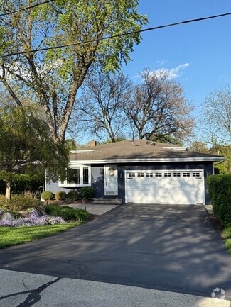 Building Photo - 315 N Linden St