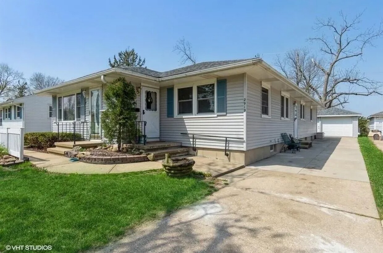 2919 Russell Dr NE, Cedar Rapids, IA 52402 Townhome Rentals in Cedar
