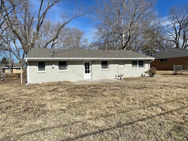 Foto del edificio - AMAZING SINGLE-FAMILY HOME! CLOSE TO CAMPUS AND SPORTS COMPLEX!