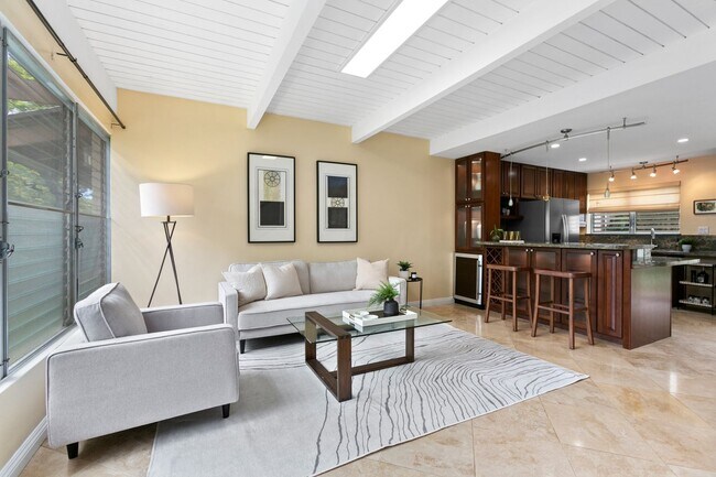 Foto del edificio - Kahala Tropic Gardens 2 bed 1.5 bath Fully Remodeled Condo