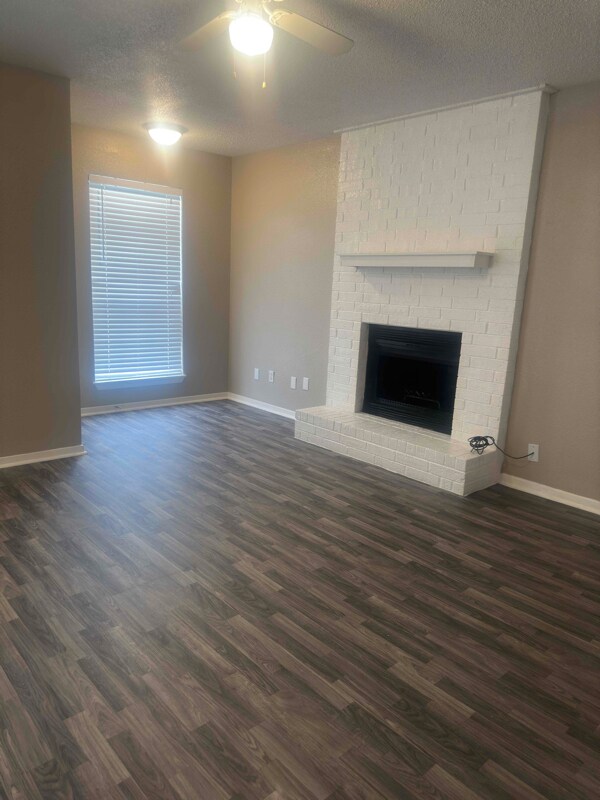 Foto del edificio - 4913 Jamesway Rd