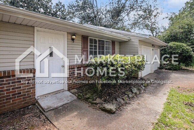 Building Photo - 1570 Meadowview Dr