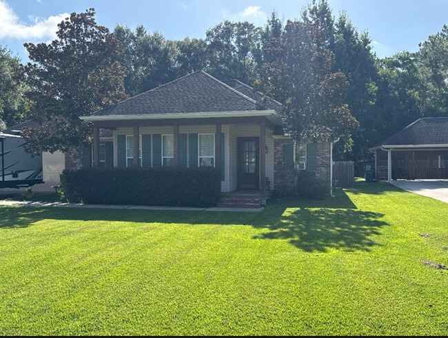 Building Photo - 41072 Kinkade Dr