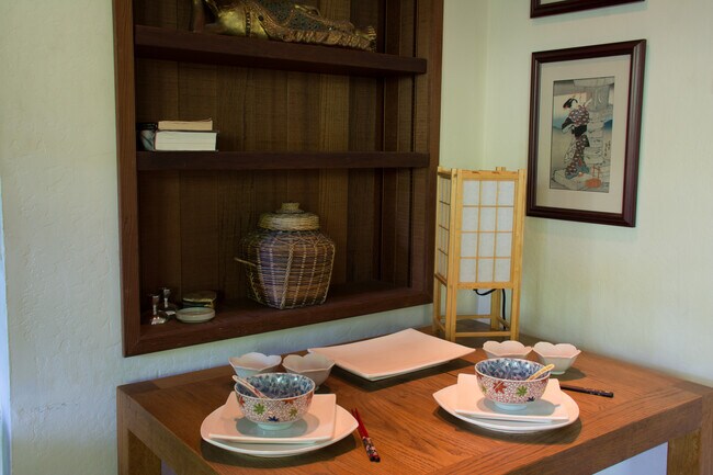 Dining Area - 2567 N Fitch Mountain Rd