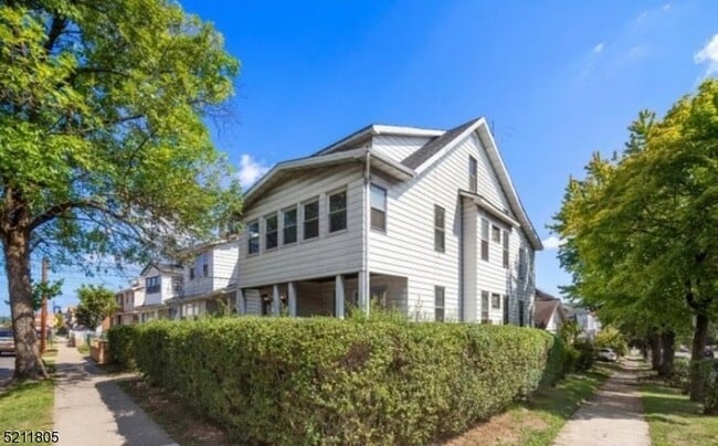 Building Photo - 111 Grove St