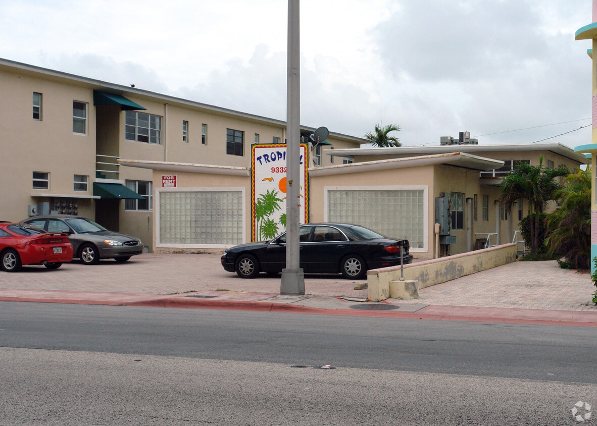 Building Photo - 9332 Collins Ave