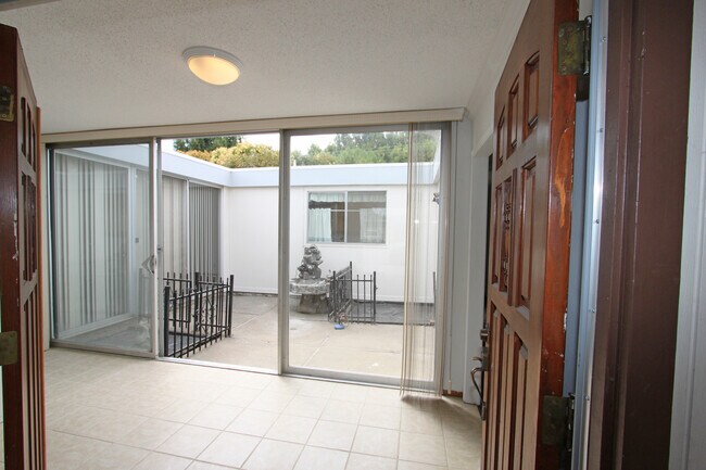 Atrium! - 4660 Flamingo Park Ct