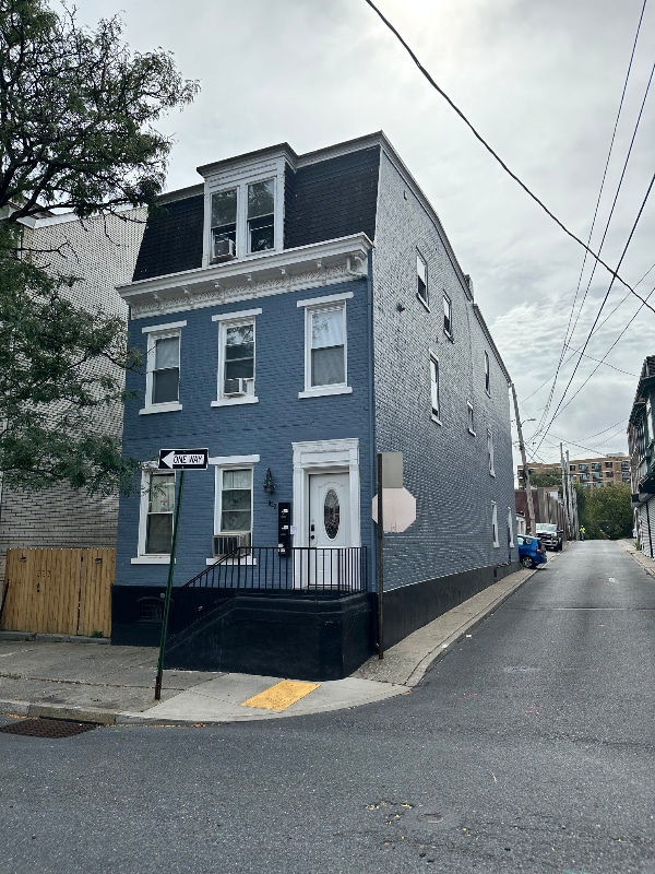 Building Photo - 822 Walnut St