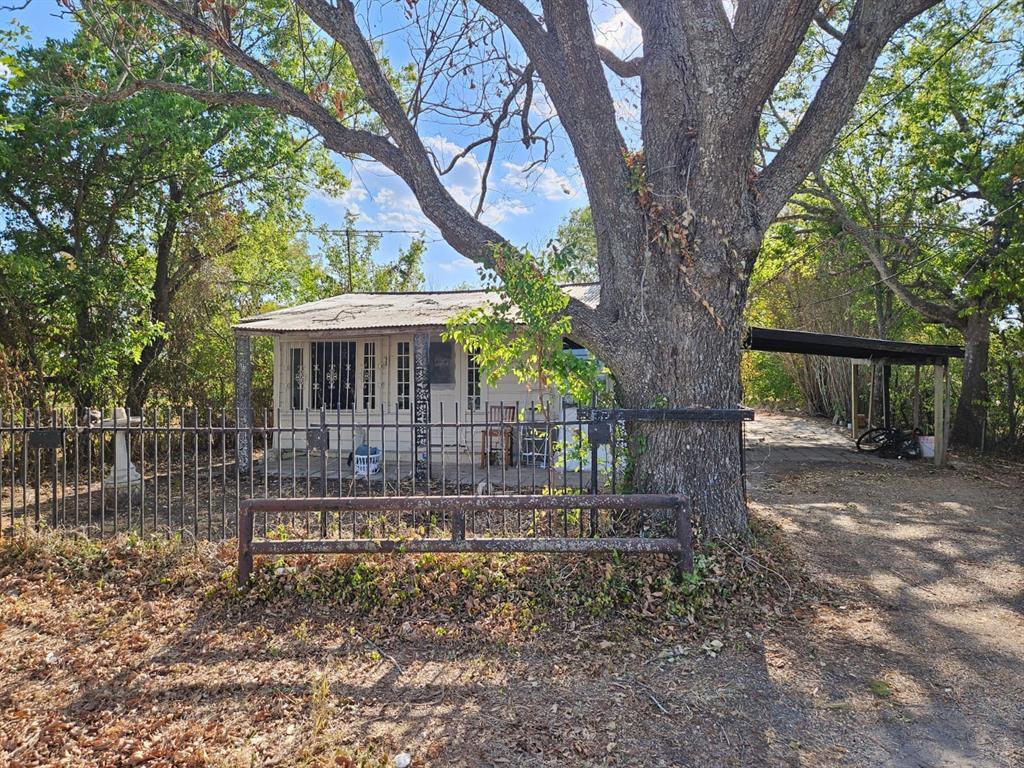 Foto principal - 1313 S Commerce St