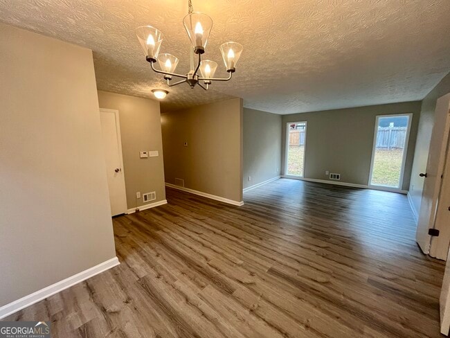 Building Photo - 963 Willow Run