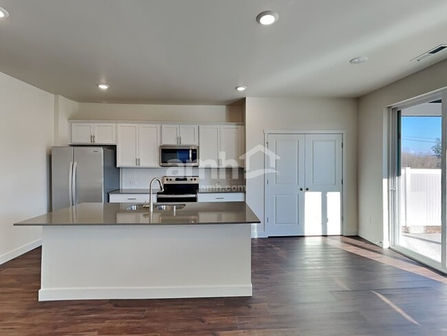 Building Photo - 9475 W Shumard St