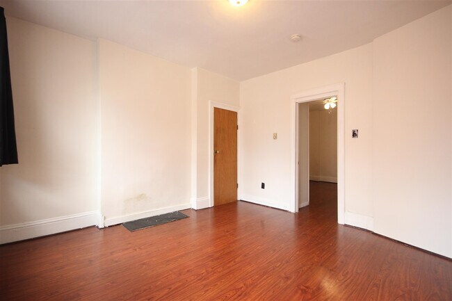 Building Photo - 407 4th St