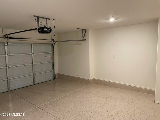 Foto del edificio - 1127 E Cairn St