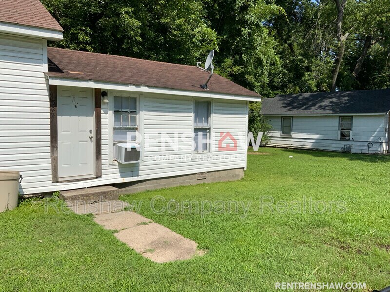 Primary Photo - 1524 Countryman St