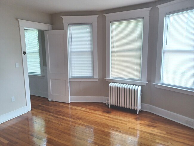 Building Photo - 37 Fairfield St