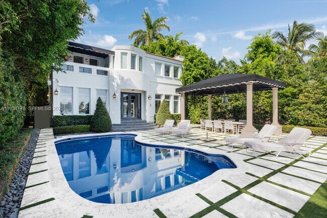 Building Photo - 315 E San Marino Dr