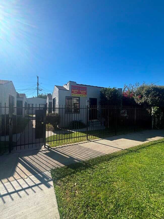 Foto del edificio - 1024 1/2 W 65th St