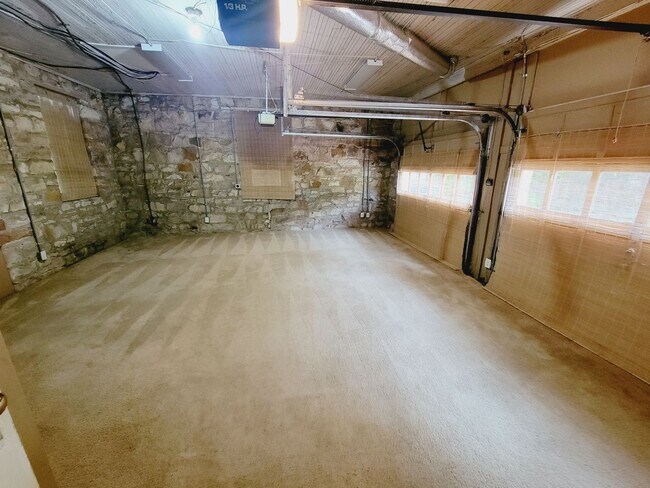 Building Photo - Carriage House for Rent in Hoover, Alabama
