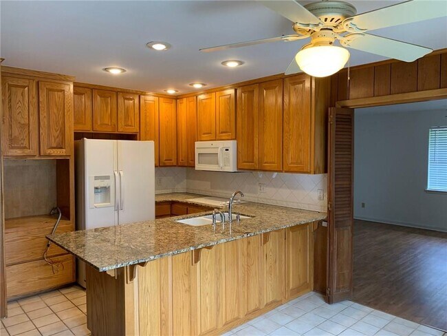 Foto del edificio - 1102 W Pecan St