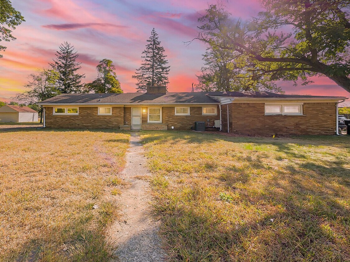 Primary Photo - Freshly Updated 3-Bedroom Home in Farmingt...