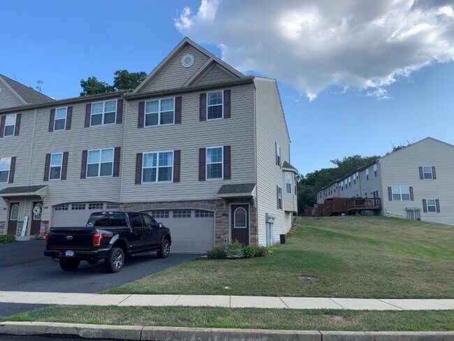 Foto del edificio - 346 Weatherstone Dr