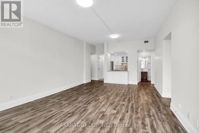 Photo du bâtiment - 1901 Yonge St