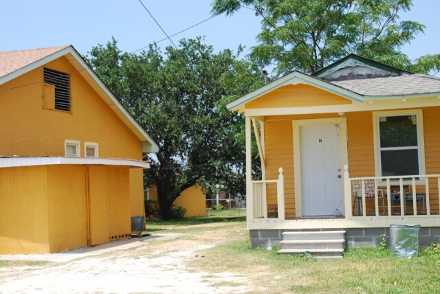Foto del edificio - 1069-1071 Avenue A