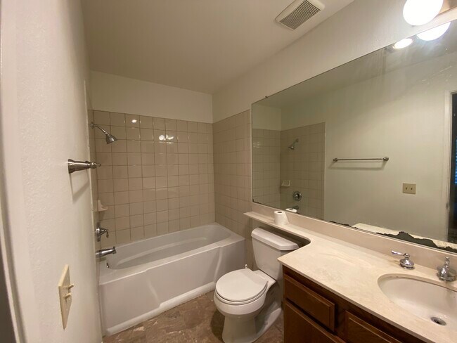 Master bathroom - 20425 S Vermont Ave