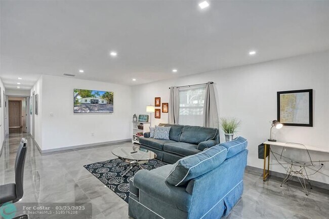 Foto del edificio - 909 SW 16th St
