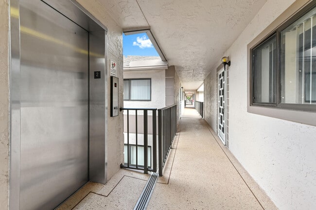 Foto del edificio - 15144 Ashland St